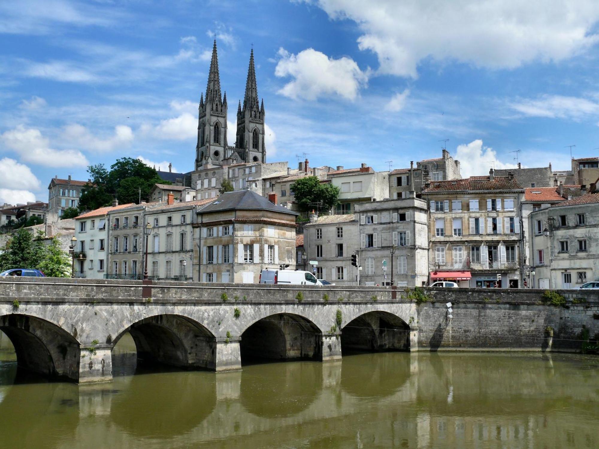Appartement Lumineux, Wi-Fi Et Parking Prive Niort Extérieur photo